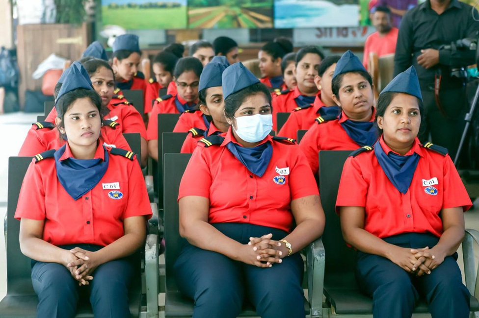 ලංගමට කාන්තා කොන්දොස්තරවරියන් 20ක් එක් වෙයි