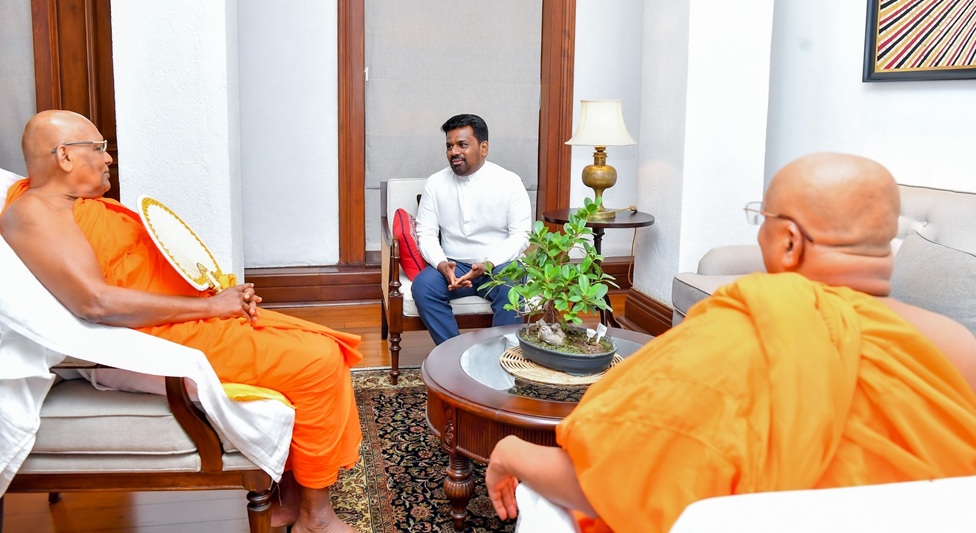 අතිපූජ්‍ය ඉත්තෑපානේ ධම්මාලංකාර නාහිමිපාණන් වහන්සේ ජනපති හමු වෙති