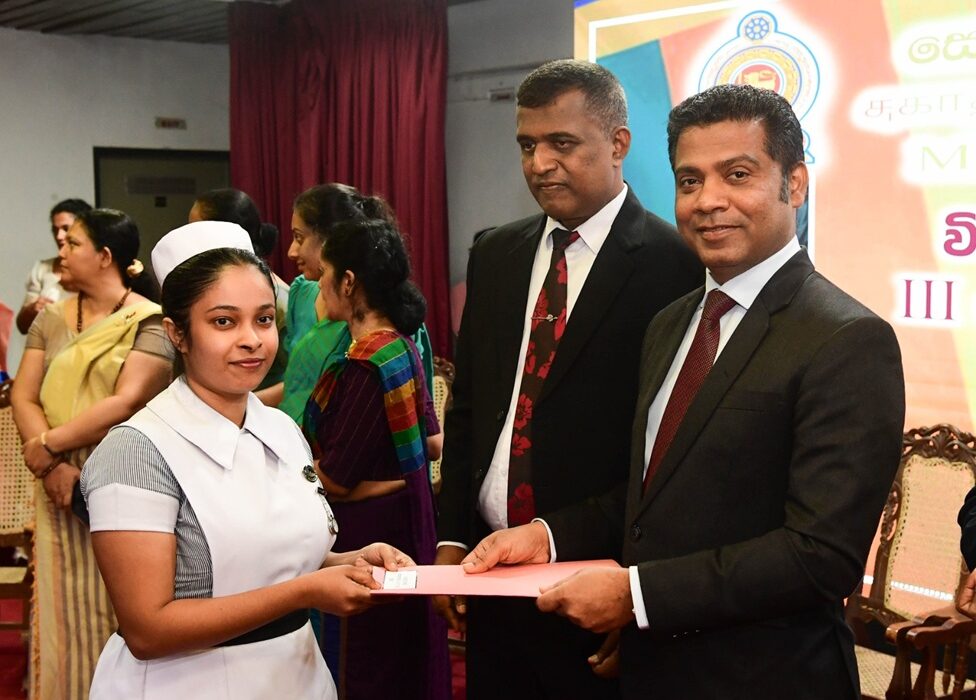 හෙද සේවයට අලුතින් 13,600ක් බඳවා ගැනීමට රජයෙන් සැලසුම්