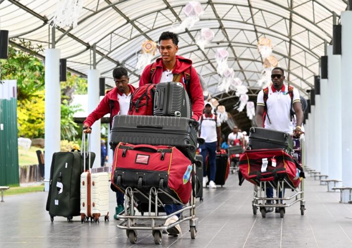 බටහිර ඉන්දීය කොදෙව් නැගී එන කණ්ඩායම දිවයිනට