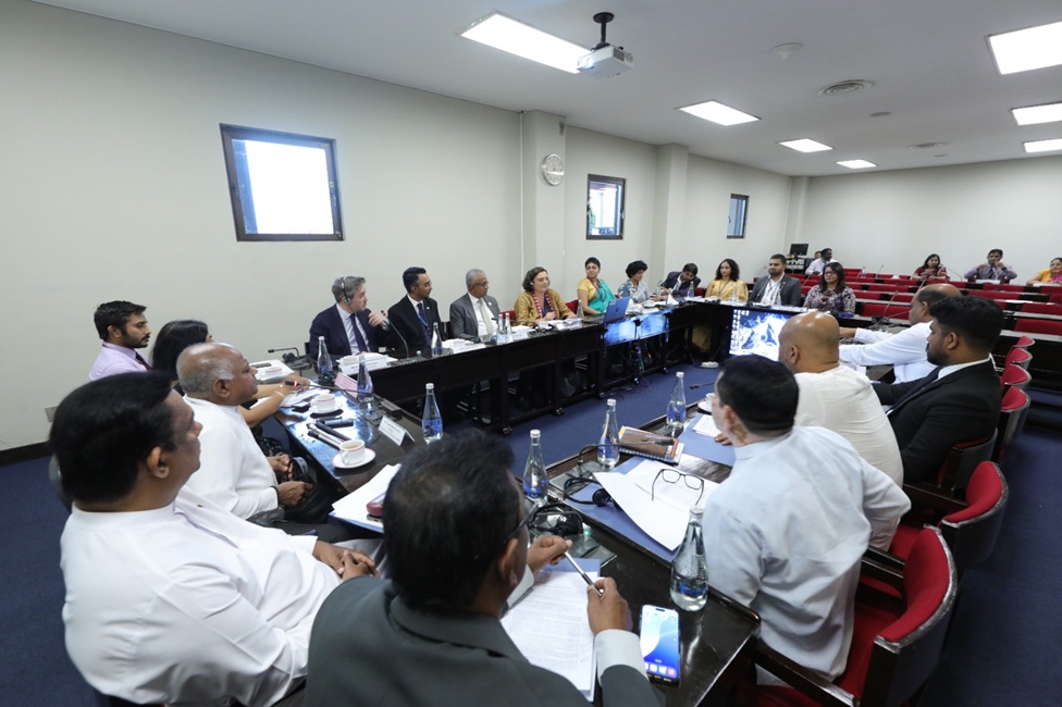 ආබාධ සහිත තැනැත්තන් සඳහා වන පාර්ලිමේන්තු සංසදය එක්සත් ජාතීන්ගේ නියෝජිත පිරිස සමඟ සාකච්ඡාවක