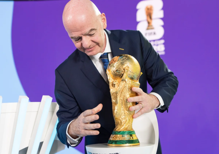 ලෝක කුසලාන විකිණීමේ සැලැස්ම විවේචනය කළ FIFA ප්‍රධානියා සේවයෙන් පහ කරයි