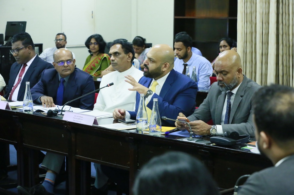 පාර්ලිමේන්තු කාරක සභා සඳහා තරුණ නියෝජිතයන්ගේ දායකත්වය ලබා ගැනීම පිළිබඳව සාකච්ඡා කෙරේ